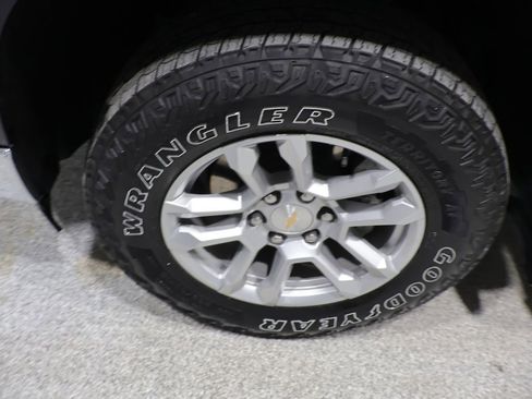 Used 2023 Chevrolet Silverado 1500 LT AWD/4WD image 8