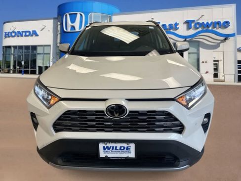 Used 2020 Toyota RAV4 Limited image 3