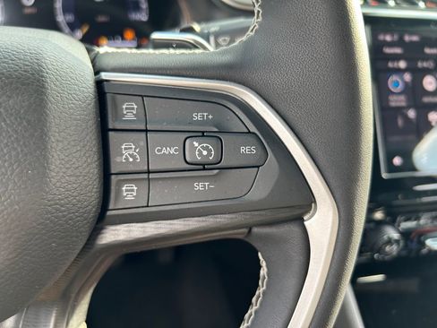 Certified 2023 Jeep Grand Cherokee L Laredo image 17