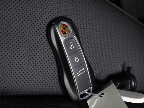 New 2026 Porsche Cayenne image 23