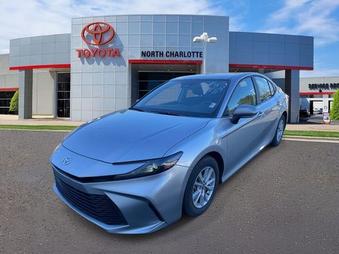 Used 2025 Toyota Camry LE image 6