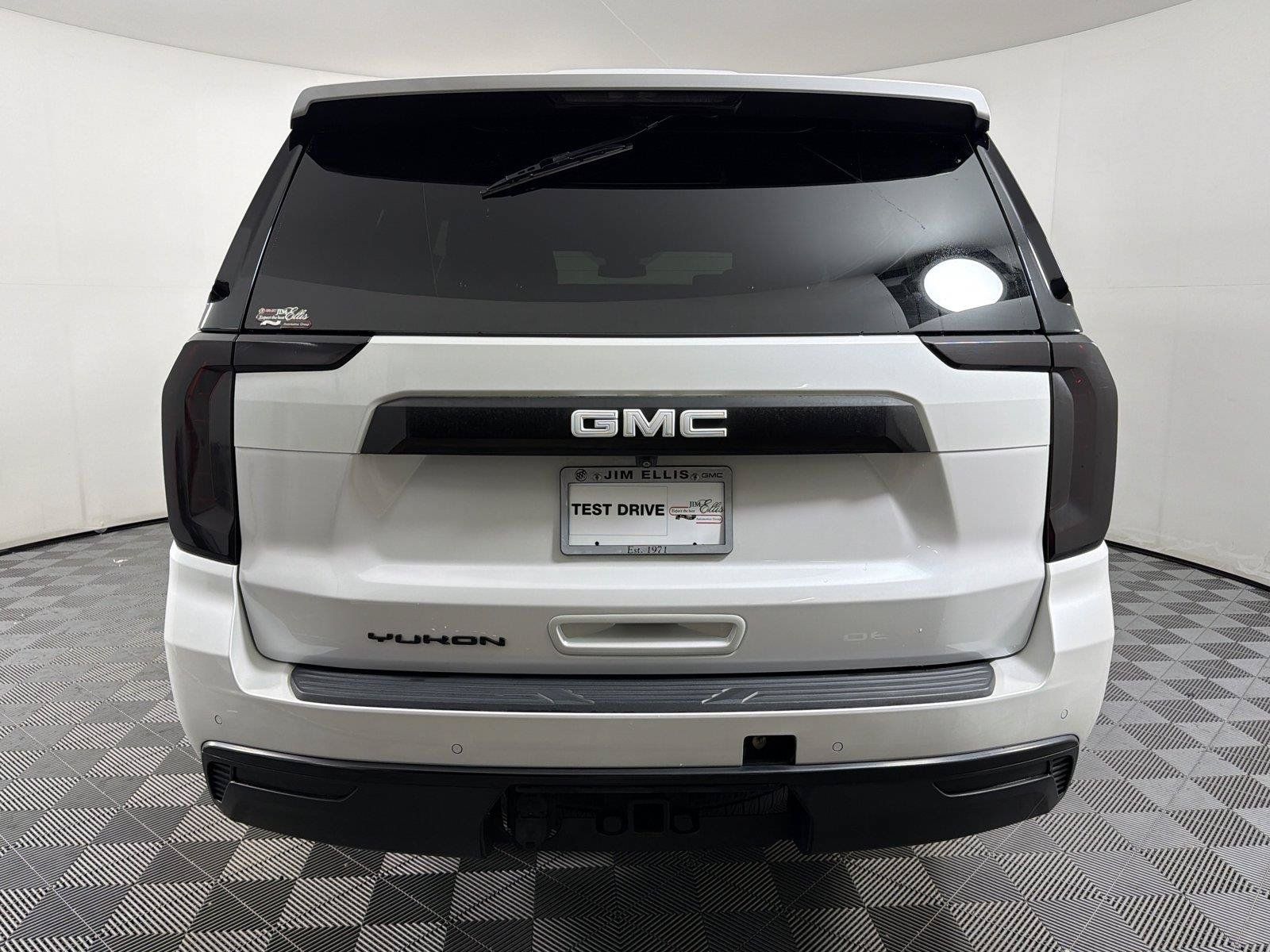 Used 2023 GMC Yukon XL SLT w/ SLT Premium Package AWD/4WD image 5