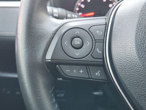 Used 2021 Toyota RAV4 XLE Premium image 32