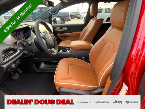 New 2026 Chrysler Pacifica Pinnacle image 9