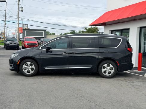 Used 2017 Chrysler Pacifica Touring-L Plus FWD image 3