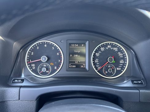 Used 2017 Volkswagen Tiguan Sport image 11