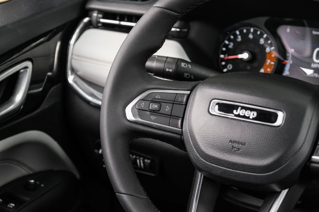 Used 2023 Jeep Compass Limited AWD/4WD image 26