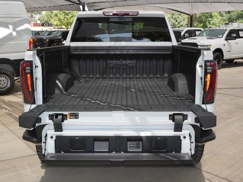 Used 2025 GMC Sierra 2500 AT4X AWD/4WD image 33