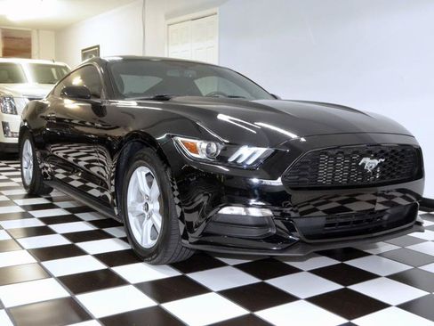 Used 2016 Ford Mustang Coupe RWD image 3