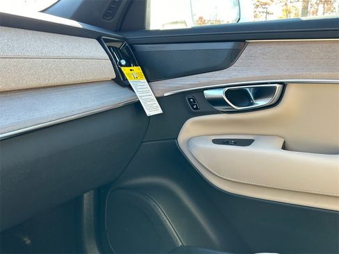 New 2026 Volvo XC90 B6 Plus w/ Protection Package Premier image 20
