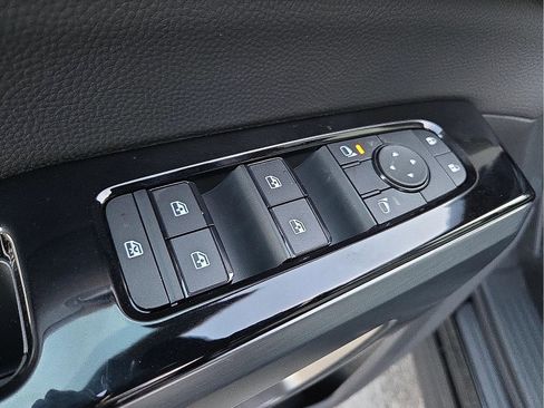 New 2026 Nissan Pathfinder SL image 12