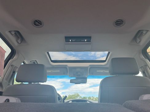 Used 2018 Chevrolet Tahoe LT RWD image 16
