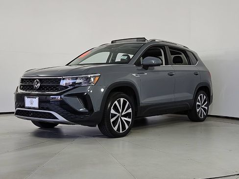 Certified 2023 Volkswagen Taos SE w/ Panoramic Sunroof Package FWD image 2