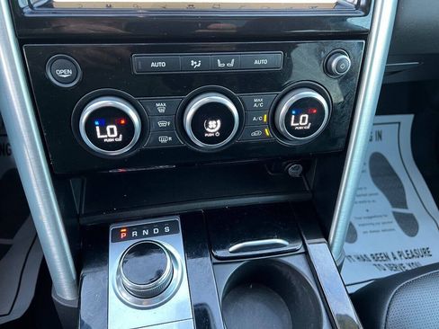Used 2017 Land Rover Discovery HSE AWD/4WD image 34