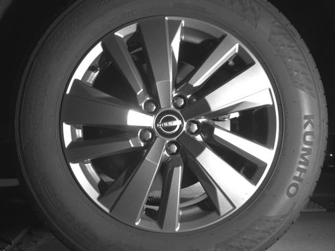 Used 2025 Nissan Pathfinder SV image 13