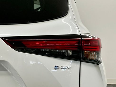 Used 2026 Toyota Highlander Platinum AWD/4WD image 14