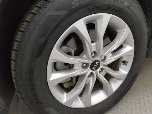 Used 2020 Kia Telluride LX FWD image 31