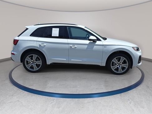Certified 2025 Audi Q5 2.0T Premium w/ Convenience Plus Package AWD/4WD image 4