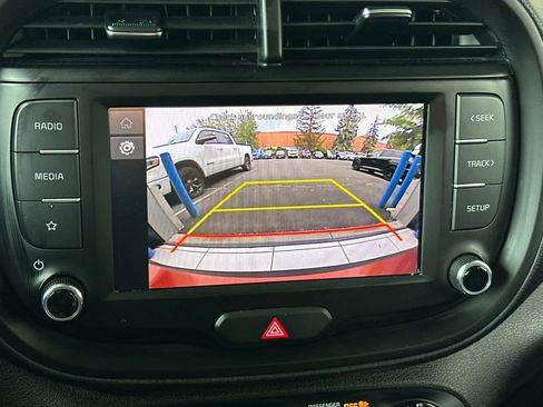 Used 2023 Kia Soul LX w/ LX Technology Package FWD image 21