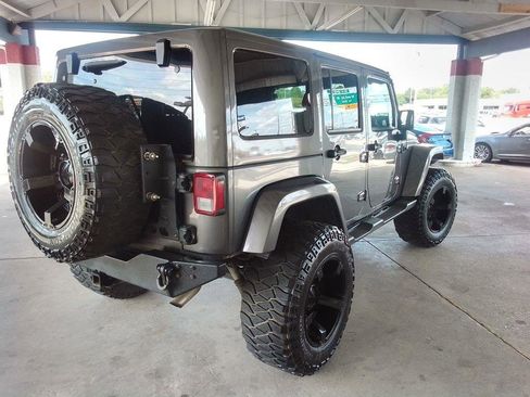 Used 2016 Jeep Wrangler Unlimited Sahara w/ Connectivity Group AWD/4WD image 4
