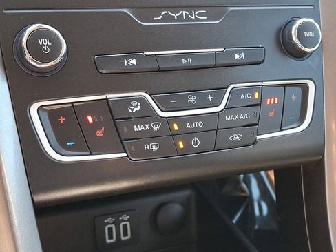 Used 2019 Ford Fusion SEL FWD image 15