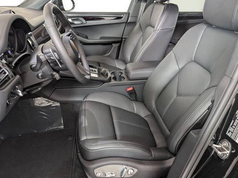 Used 2026 Porsche Macan image 5