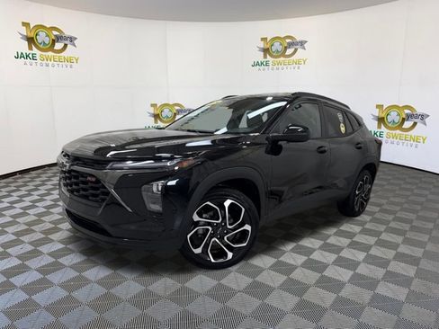 Used 2024 Chevrolet Trax RS w/ Sunroof Package FWD image 4