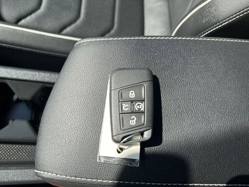 Certified 2023 Volkswagen Tiguan SEL R-Line image 71