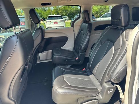Used 2024 Chrysler Pacifica Touring-L FWD image 25