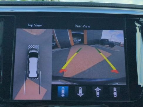 Used 2018 Chrysler Pacifica Limited w/ Advanced Safetytec Group FWD image 21