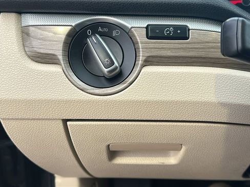 Used 2018 Volkswagen Passat 2.0T SE image 21