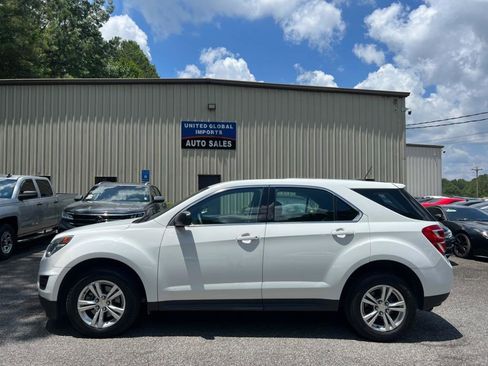 Used 2017 Chevrolet Equinox LS image 2