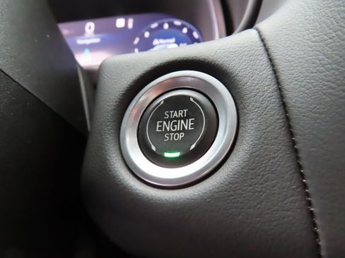 Certified 2022 Chevrolet Suburban LT w/ LT Signature Package image 11