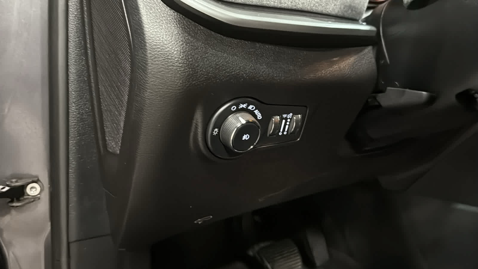 Used 2024 Jeep Compass Latitude AWD/4WD image 23