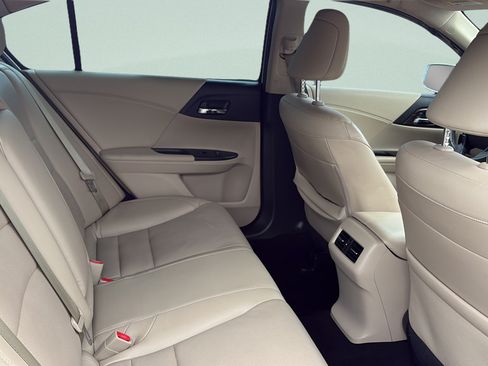Used 2017 Honda Accord Touring image 17