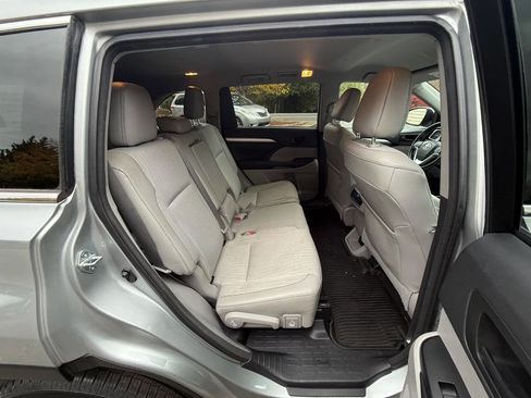 Used 2017 Toyota Highlander Plus image 20