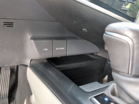 Certified 2020 Toyota Camry XLE FWD image 38
