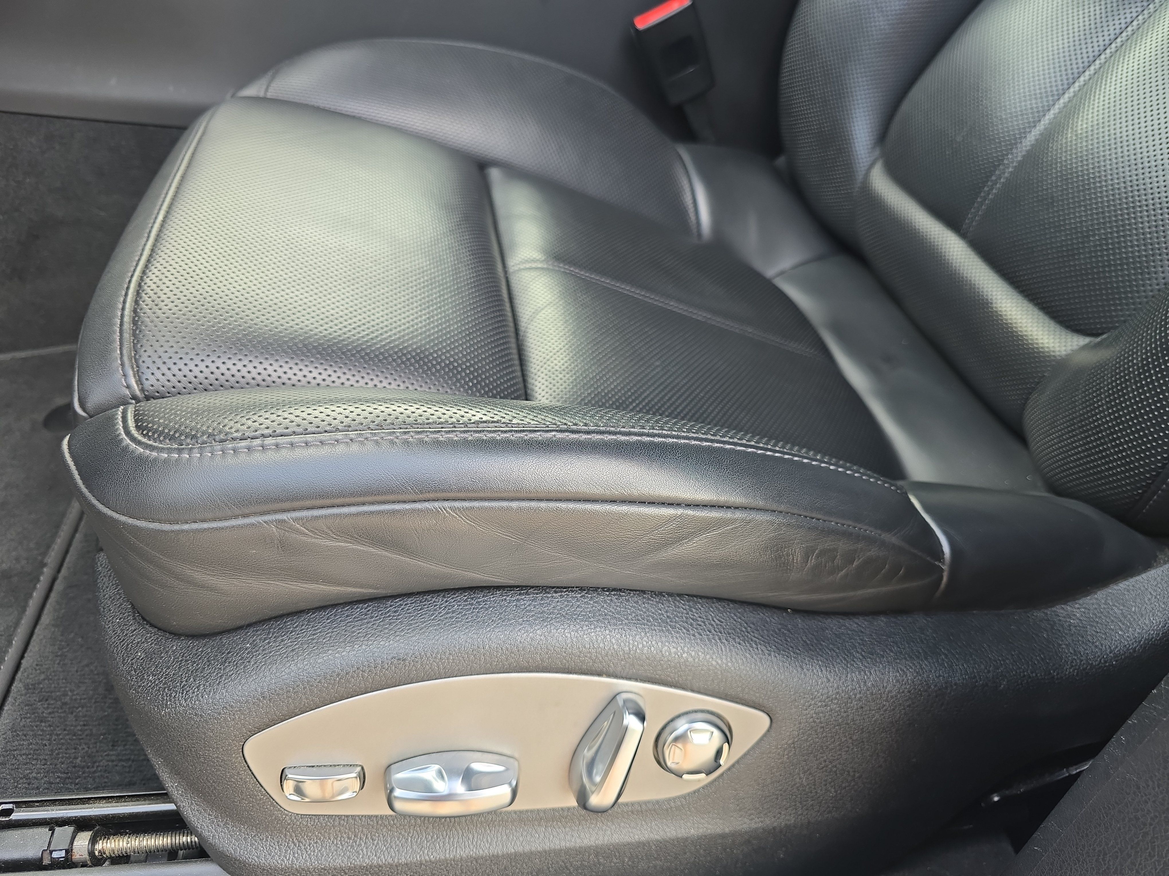 Used 2022 Porsche Macan AWD/4WD image 29