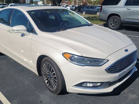 Used 2017 Ford Fusion SE image 3