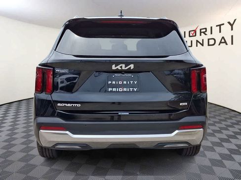 Used 2024 Kia Sorento S AWD/4WD image 5