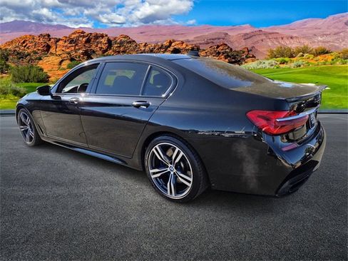Used 2019 BMW 750i image 6