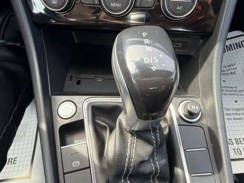 Used 2022 Volkswagen Jetta SE w/ Panoramic Sunroof Package FWD image 27