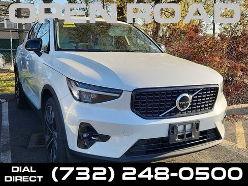 Used 2023 Volvo XC40 B5 Plus w/ Driver Assist Package image 1