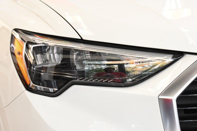 Used 2021 Audi Q3 2.0T Premium w/ Convenience Package AWD/4WD image 4