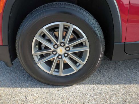 Used 2023 Chevrolet Traverse LT FWD image 31