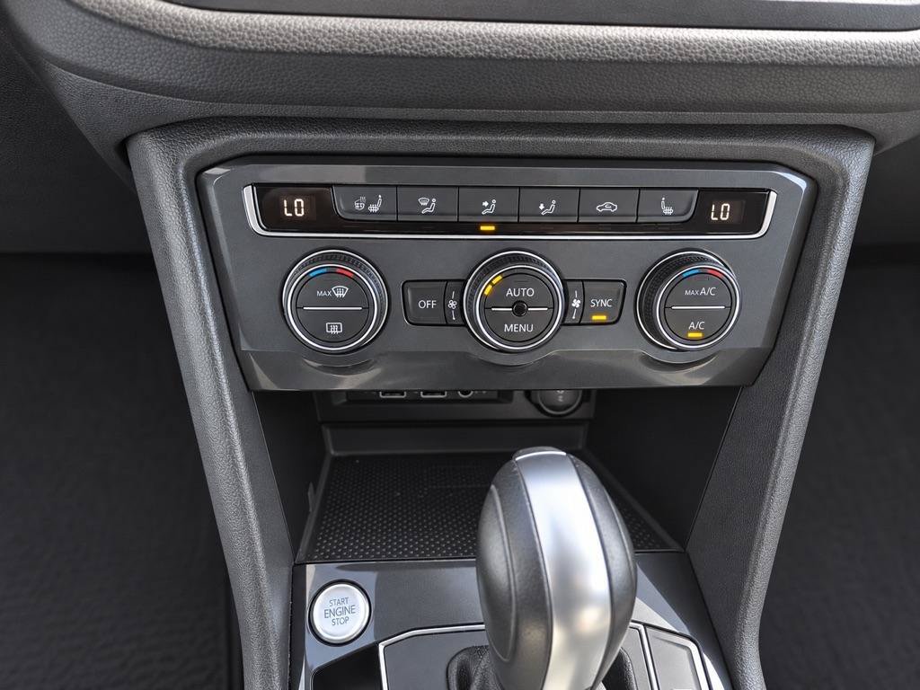 Used 2020 Volkswagen Tiguan SEL AWD/4WD image 13