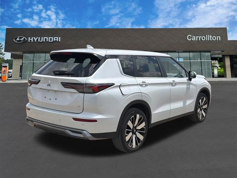 Used 2025 Mitsubishi Outlander SE FWD image 5