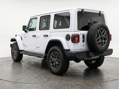 Used 2025 Jeep Wrangler Unlimited Sahara AWD/4WD image 6