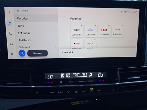 Used 2025 Toyota Sienna XLE FWD image 18