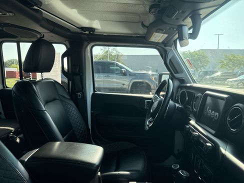 Used 2021 Jeep Gladiator Overland image 6